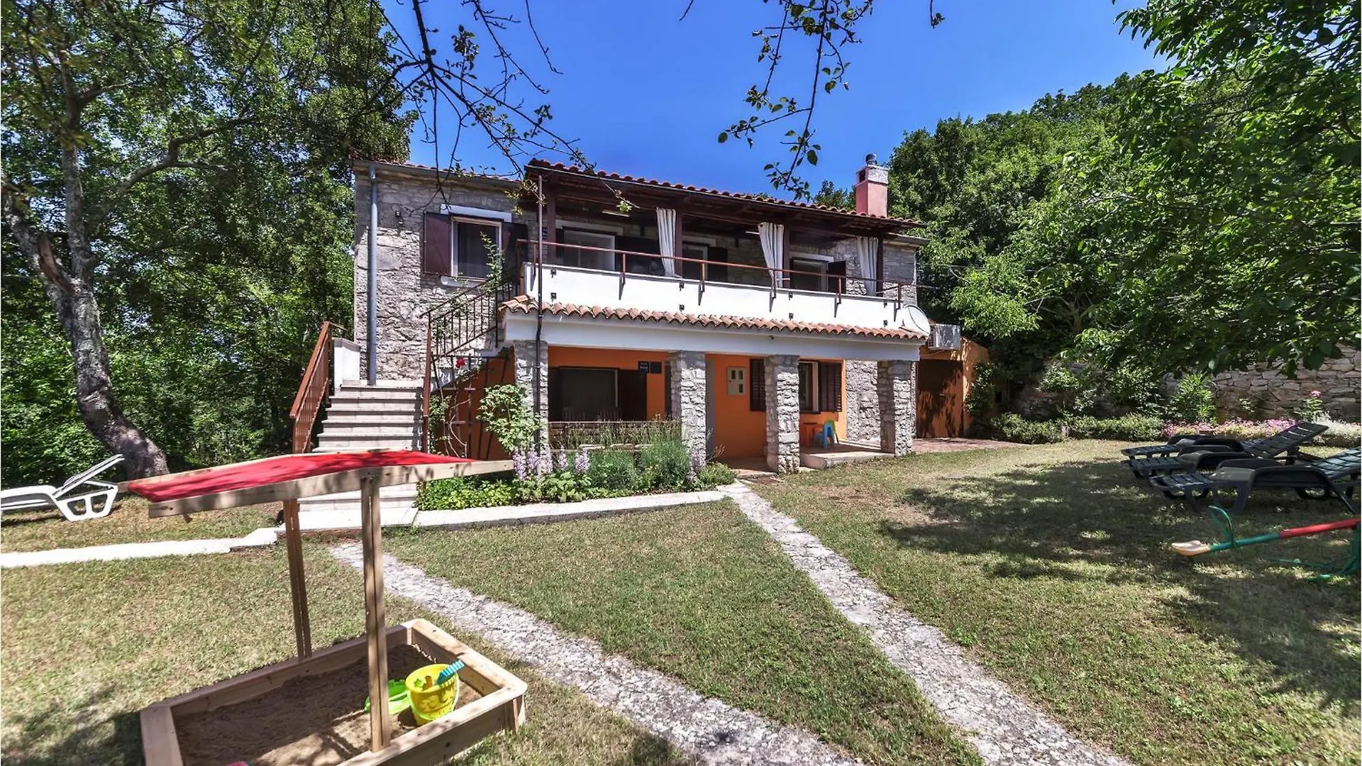 5 Bedroom Awesome Home In Labin