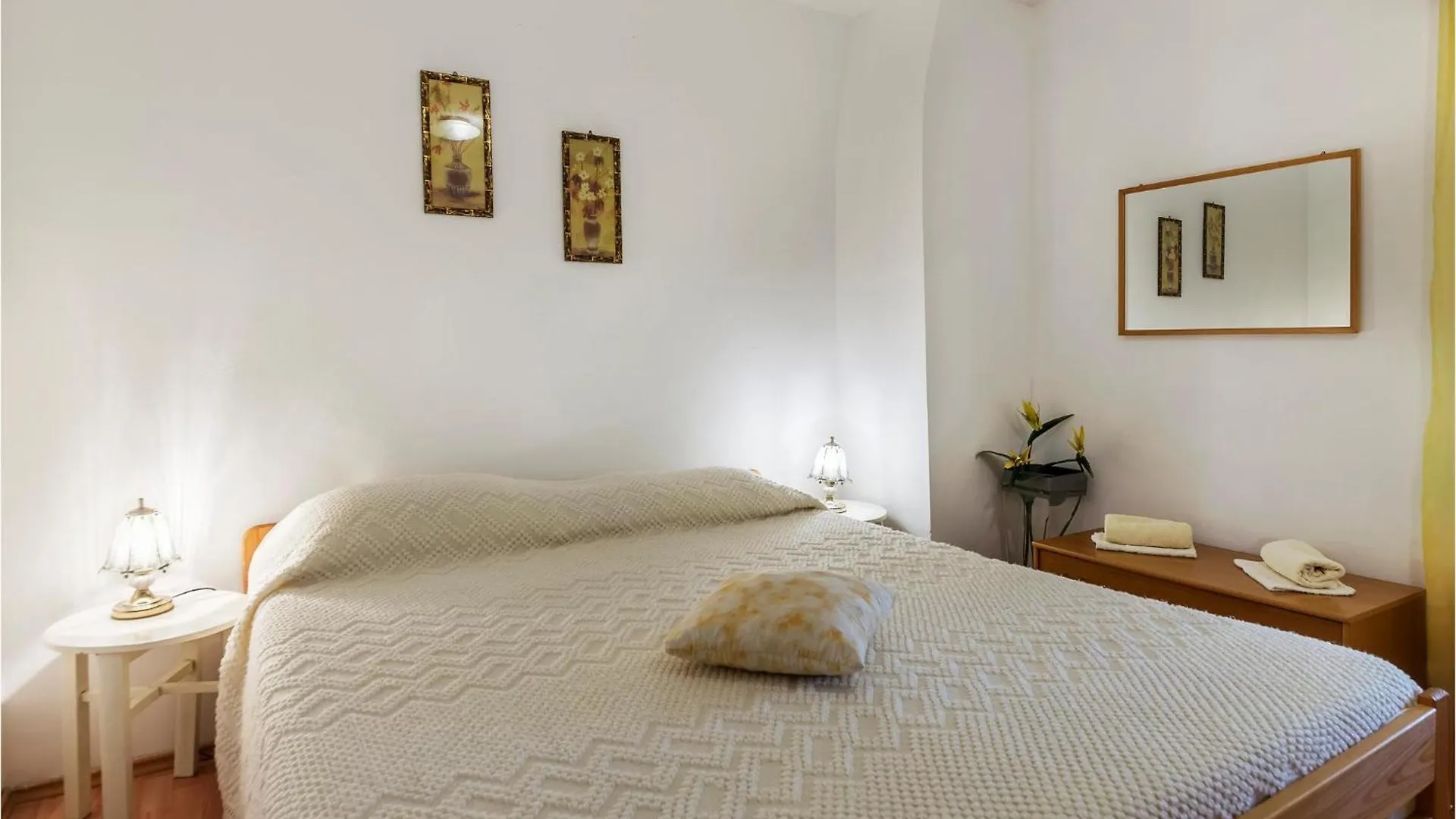 Nyaraló 5 Bedroom Awesome Home In Labin