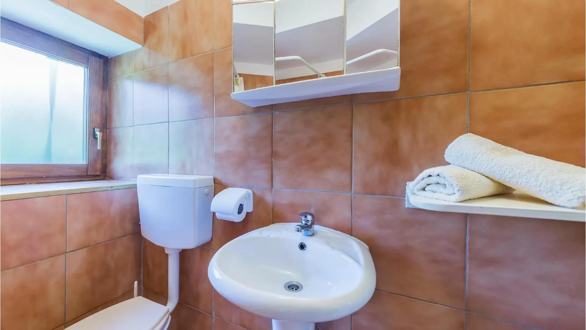 5 Bedroom Awesome Home In Labin